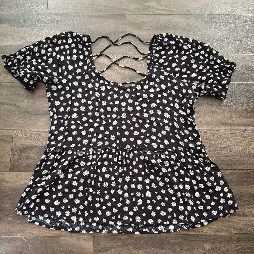 Maurices sz med daisy floral blouse